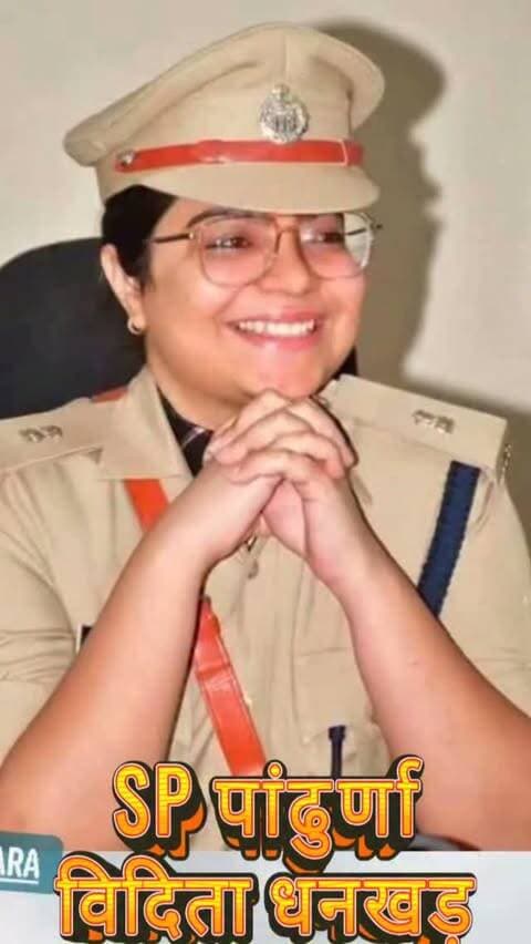 सीएम का काफिला रुकने के बाद पांढुर्णा में बड़ा फेरबदल, 2021 बैच की IPS विदिता धनखड़ नई SP
किसानों ने रोका था मुख्यमंत्री का काफिला, सुरक्षा चूक के बाद प्रकाश चंद्र परिहार PHQ भेजे गए
पांढुर्णा। मुख्यमंत्री डॉ. मोहन यादव के पांढुर्णा दौरे के दौरान किसानों द्वारा काफिला रोके जाने की घटना के बाद सरकार ने जिले की पुलिस कमान बदल दी है। गृह विभाग ने 2021 बैच की IPS अधिकारी विदिता धनखड़ को पांढुर्णा का नया SP नियुक्त किया है। इससे पहले वे ग्वालियर स्थित दूसरी वाहिनी SAF में कमांडेंट थीं। वहीं तत्कालीन SP प्रकाश चंद्र परिहार को हटाकर पुलिस मुख्यालय भोपाल में AIG की जिम्मेदारी दी गई है। UPSC में ऑल इंडिया 315वीं रैंक हासिल करने वाली विदिता धनखड़ सतना के नागौद में SDOP और छतरपुर में ASP के रूप में भी सेवाएं दे चुकी हैं। नई जिम्मेदारी में उनके सामने कानून-व्यवस्था के साथ वीवीआईपी सुरक्षा व्यवस्था को मजबूत करने की चुनौती होगी।
#Pandhurna #IPSTransfer #ViditaDhankar #CMConvoy #SecurityLapse MadhyaPradeshPolice MPPolice