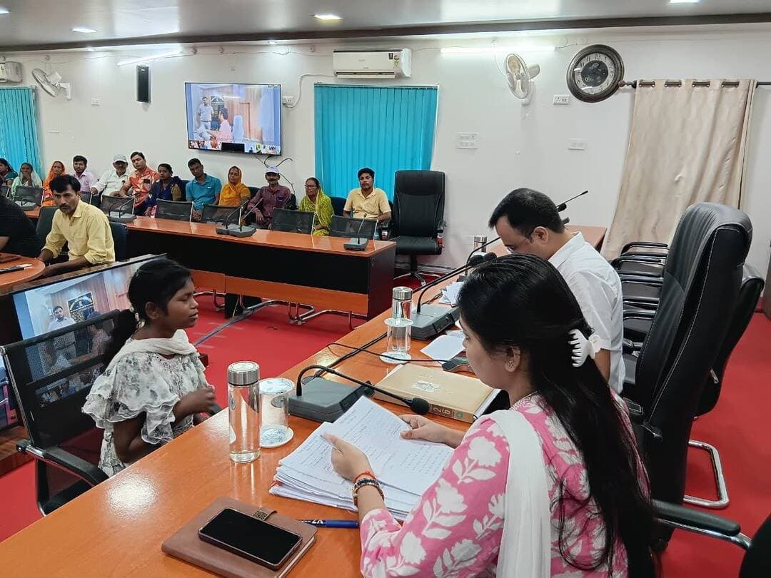 📋 जिलाधिकारी, खगड़िया श्री विक्रम विरकर की अध्यक्षता में जन समाधान दिवस पर 54 आवेदनों की सुनवाई की गई। जिलाधिकारी ने संबंधित पदाधिकारियों को सभी आवेदनों का निर्धारित समय-सीमा में त्वरित निष्पादन सुनिश्चित करने का निर्देश दिया।
#जनसमाधानदिवस #खगड़िया #जिला_प्रशासन_खगड़िया