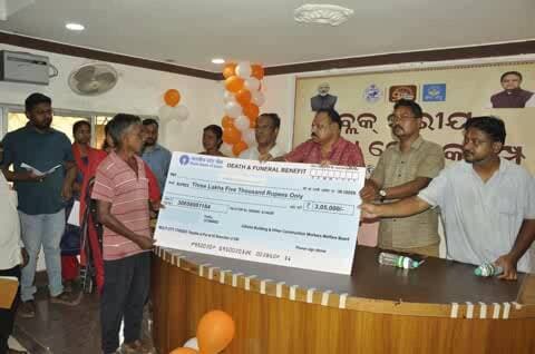 ବାରିପଦା ସଦର: ମୟୂରଭଞ୍ଜ ଖୁଣ୍ଟା ବ୍ଲକରେ ସେବା ସେତୁ ଅଭିଯାନ: ୧୦୪ ଜଣ ହିତାଧିକାରୀ ଉପକୃତ