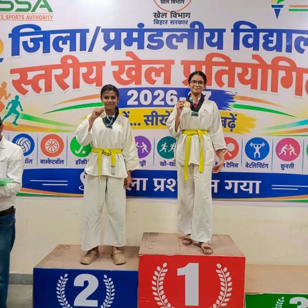 🏆🔥 जहानाबाद की बेटियों का दमदार प्रदर्शन, जीत के मैदान में लहराया परचम! 🥇🎉
🏐 वॉलीबॉल अंडर-17 बालिका टीम ने जीता स्वर्ण पदक! शानदार प्रदर्शन के साथ राज्य स्तरीय विद्यालय खेल प्रतियोगिता में बनाई जगह। 🥇
🤼♀️ कबड्डी अंडर-14 बालिका टीम ने उपविजेता बनकर बढ़ाया जिले का गौरव! 🥈
🥋 ताइक्वांडो में भी पदकों की चमक!
🥇 कनक सिंह – स्वर्ण पदक (U-17 बालिका)
🥈 सोनाक्षी यादव – रजत पदक (U-14 बालिका)
🥈 सूर्यांश कुमार एवं आयुष्मान कुमार – रजत पदक (U-14 बालक)
👏 जिला पदाधिकारी, जहानाबाद श्रीमती छिरिङ वाई भूटिया ने सभी विजेता खिलाड़ियों एवं प्रशिक्षकों को बधाई देते हुए उज्ज्वल भविष्य की शुभकामनाएं दीं।
💪 जोश बेटियों का, गौरव जहानाबाद का! 🌟
#जहानाबाद #खेलप्रतिभा #बेटियोंकागौरव #विद्यालयखेलप्रतियोगिता #समृद्धबिहार