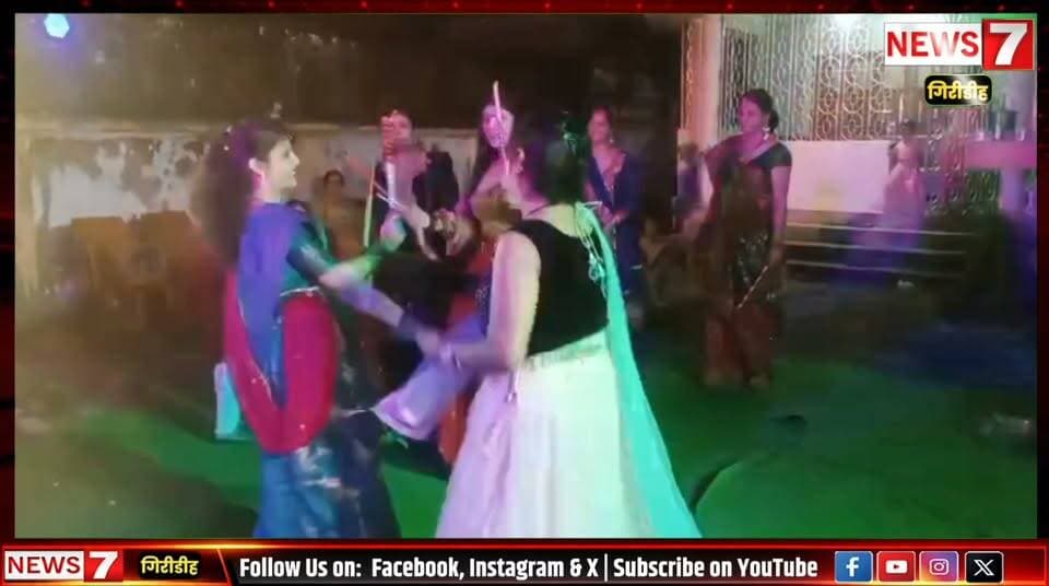पंजाबी मोहल्ले में धूमधाम से आयोजित हुआ डांडिया कार्यक्रम, महिलाओं ने लिया हिस्सा
@topfans