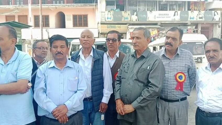 RCFC बचाओ आंदोलन को मंडी जिला के सात ब्लॉकों के पेंशनर्स संघ का समर्थन
शिफ्टिंग की अधिसूचना रद्द होने तक जारी रहेगा आंदोलन, सामूहिक अनशन की भी तैयारी
