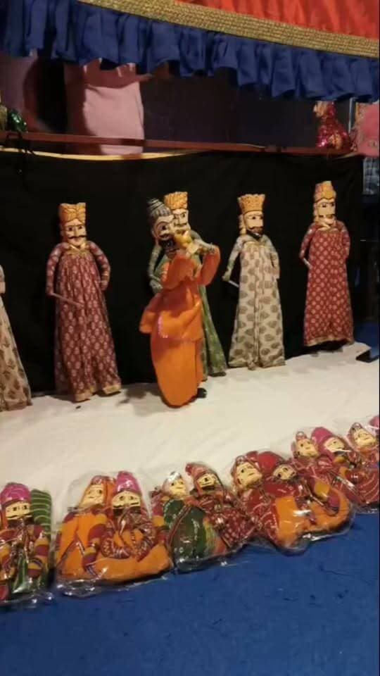 देसी कला और संस्कृति का अनूठा प्रदर्शन! कठपुतली का यह सुंदर खेल देखकर बचपन की यादें ताजा हो गईं। आपने कितने वर्ष पहले देखा था? #DesiKala #PuppetShow #Culture #TodayMirzapur