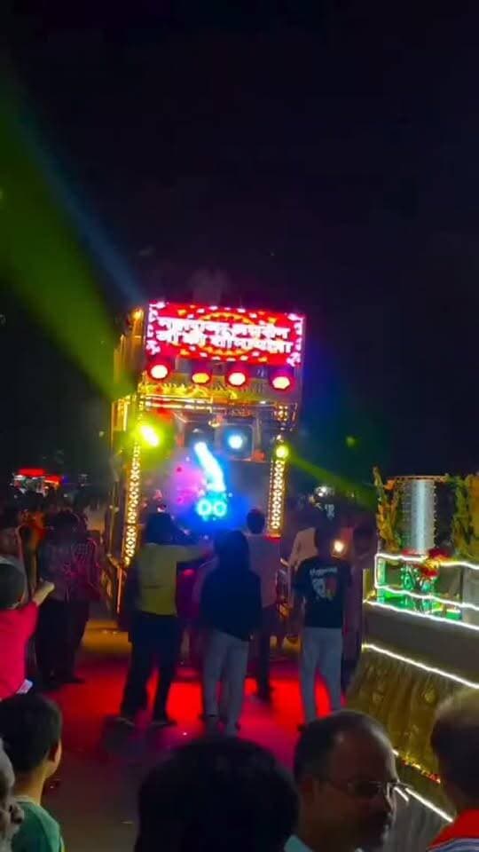 पुष्प वर्षा से हुआ महाराजा अग्रसेन की शोभायात्रा का स्वागत, होमगंज बाजार से निकली शोभायात्रा, रथों पर सवार झांकियों ने मोहा मन #facebookviral #nonfallower #exploremore #Reels, #ExplorePage, Trending, ViralReels, InstaReels ReelsIndia