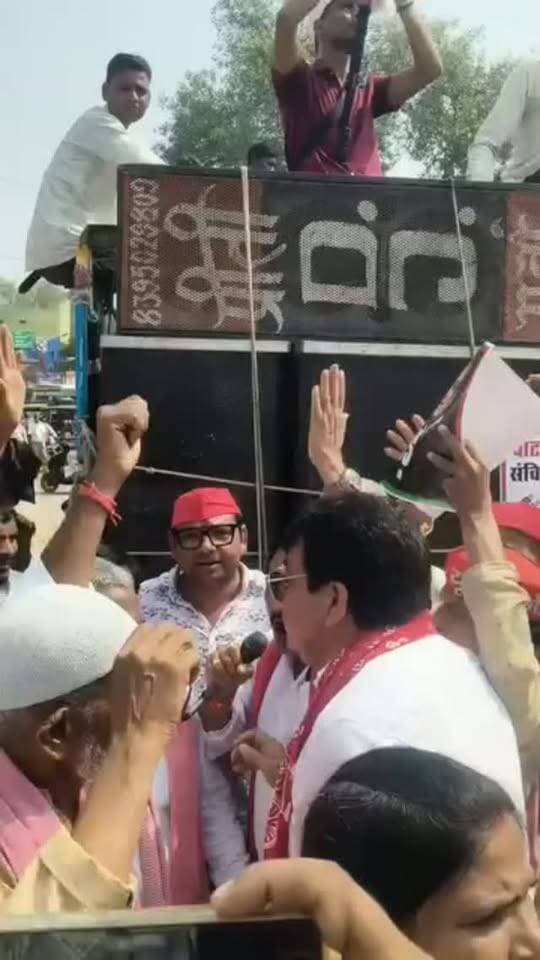 मुख्य चुनाव आयुक्त के खिलाफ सपा का हल्लाबोल, सड़क पर उतरे सपाई #breakingnews #auraiyanews #सपा #अखिलेश_यादव #चुनाव_आयोग