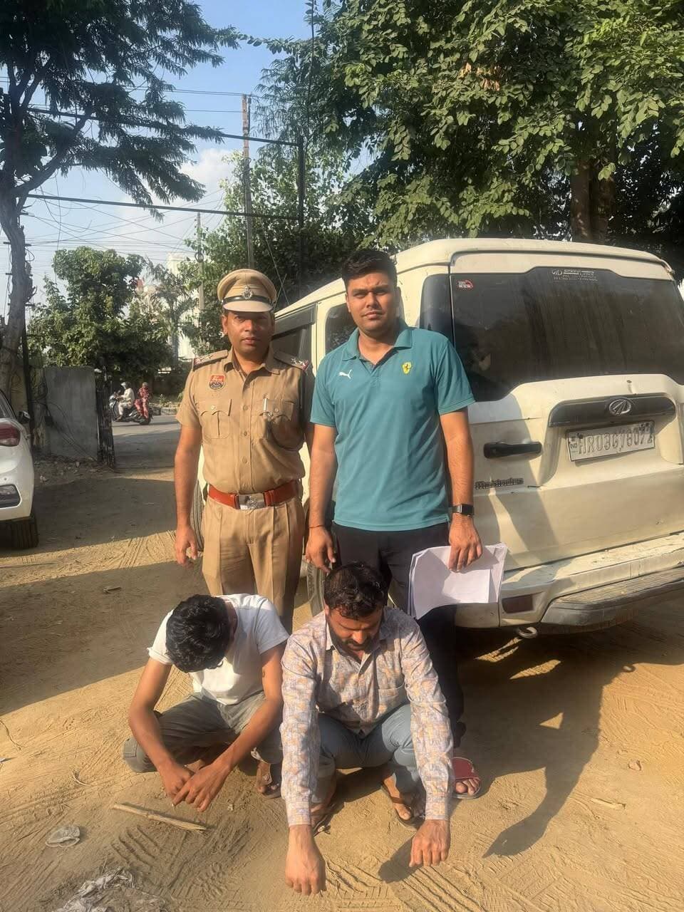 पुलिस प्रेस नोट 09 अक्तूबर 2026
साइबर ठगी के दो अलग-अलग मामलों में साइबर थाना बल्लभगढ की टीम ने छ: को किया गिरफ्तार
फरीदाबाद- फरीदाबाद पुलिस द्वारा लगातार साइबर अपराधियों के विरूद्ध कार्रवाई की जा रही है, इसी क्रम में कार्रवाई करते हुए साइबर थाना बल्लभगढ की टीम ने साइबर ठगी के दो मामलों को सुलझाते हुए छ: आरोपितों को गिरफ्तार किया है।
मामला 1- टेलिग्राम टास्क के जरिये पैसे कमाने का लालच देकर ठगी
पुलिस प्रवक्ता अनुसार भीकम कॉलोनी, फरीदाबाद वासी एक व्यक्ति ने साइबर थाना बल्लभगढ में दी शिकायत के अनुसार बताया कि दिसम्बर 2025 में ठगों ने टेलिग्राम के माध्यम से उससे सम्पर्क किया और उसे टास्क कर पैसे कमाने का लालच दिया। लालच में आकर उसने विभिन्न टास्क के लिए उसके द्वारा दिये गये खाता में 1,87,608/-रू भेज दिये। शिकायत के आधार पर साइबर थाना बल्लभगढ में संबंधित धाराओं में मामला दर्ज किया गया।
मामले में कार्रवाई करते हुए साइबर थाना बल्लभगढ की टीम ने दो आरोपित मनहर मैनिया वासी गांव असलपुर, जिला राजकोट गुजरात व राहुल जटाबडा वासी राधे किशना सोसाईडी, बोराद गुजरात को 7 अक्टूबर को गुजरात से गिरफ्तार किया गया है।
पूछताछ में सामने आया कि दोनों आरोपित आस पास के रहने वाले है और काफी समय से एक दुसरे को जानते है। आरोपित मनहर ने राहुल का खाता लेकर आगे ठगों तक पहुचाया था। जिस खाता में ठगी के 46 हजार रूपये आये थे। माननीय अदालत में पेशकर दोनों आरोपितों को न्यायिक हिरासत में जेल भेजा गया है।
मामला 2- बिना जानकारी के खाता से निकल गये थे 3,67,822/-रू, साइबर थाना बल्लभगढ की टीम ने चार आरोपितों को किया गिरफ्तार
पुलिस प्रवक्ता ने बताया कि ऊचा गांव वासी एक व्यक्ति ने पुलिस को शिकायत दी जिसमें उसने आरोप लगाया कि 24-26 अक्टूबर 2025 को उसके दो विभिन्न खातों से बिना उसकी जानकारी के किसी ने 3,67,822/-रू निकाल लिये। शिकायत के आधार पर कार्रवाई करते हुए साइबर थाना की टीम ने चार आरोपित प्रिन्स वासी गांव भवानीपुर, प्रीतम वासी गांव खंजाडीपुर, नीरज व साहिल पटेल वासी गांव गांगपुर जिला मिर्जापुर उत्तर प्रदेश को गिरफ्तार किया है।
पूछताछ में सामने आया कि आरोपित नीरज मामले में खाताधारक है जिसने अपना खाता प्रिंस और सहिल को दिया था। इन दोनों ने यह खाता अपने जानकार प्रीतम के माध्यम से आगे ठगों को तक पहुंचाया था। खाता में पेश आने के बाद प्रीतम ने खाता से पैसे निकलवाकर ठगों के बताये गये खाता में आगे भेज दिये थे। माननीय अदालत में पेश कर सभी आरोपितों को न्यायिक हिरासत में जेल भेज दिया गया है।
प्रवक्ता, फरीदाबाद पुलिस