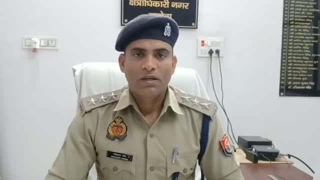 #महोबा - सपा के प्रदर्शन के बाद पुलिस ने की कायवाही , सपा जिलाध्यक्ष, उपाध्यक्ष सहित 10 नामजद और 15-20 अज्ञात के खिलाफ मुकदमा दर्ज , मुख्य चुनाव आयुक्त का पुतला दहन करने के मामले में कार्रवाई , बिना अनुमति जलूस, आवागमन बाधित सहित शांति व्यवस्था भंग के तहत कार्रवाई , उपनिरीक्षक की तहरीर पर शहर कोतवाली में दर्ज हुआ मुकदमा ।
#mahoba #news #samajwadi #mahobapost