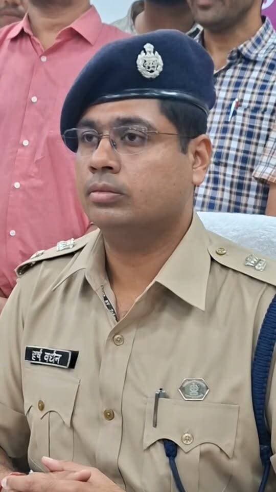 इनकम टैक्स ऑफिसर बनकर वारदात को ज्यादा अंजाम,3 घंटे के भीतर अजमेर पुलिस ने सुलझाई सनसनी लूट की वारदात, सभी 6 आरोपी हुए गिरफ्तार, लूट का माल भी बरामद, अजमेर जिला पुलिस अधीक्षक हर्षवर्धन अग्रवाला ने दी जानकारी, कुछ देर में होगा मामले का खुलासा।।