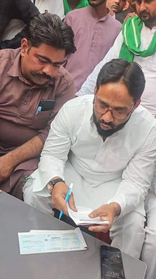 AIMIM प्रदेश अध्यक्ष शौकत अली इस्लामाबाद घटनास्थल पहुंचे, पीड़ित परिवार से मुलाकात कर चेक के जरिए की आर्थिक मदद
#मऊ #शौकतअली #AIMIM #खबरेंअभीतक #KhabareAbhiTak
