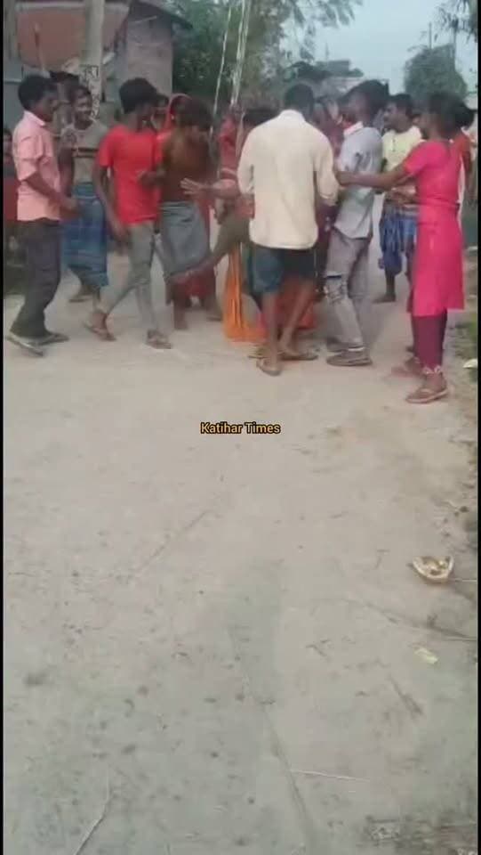 कटिहार के डंडखोरा में भूमि विवाद को लेकर दो पक्षों में जमकर मारपीट, घटना में एक बुजुर्ग महिला गंभीर रूप से घायल, सरकारी जमीन के साथ निजी जमीन कब्जा करने का मामला, पीड़ित पक्ष थाना में आवेदन देकर लगा रहे न्याय की गुहार
