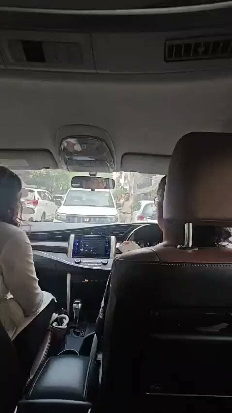 दिल्ली पुलिस ने CJP की लीगल हेड रत्ना सिंह को डिटेन किया !!
🚨 जंतर-मंतर प्रदर्शन से बड़ी खबर!
अभिजीत दीपके बता रहे हैं कि प्रदर्शनकारियों को उठाने के लिए दिल्ली पुलिस फ्लाइट के अंदर ही पहुंच रही है!
📍 जंतर-मंतर प्रोटेस्ट से जुड़ा यह दावा चर्चा में है। मामले की आधिकारिक पुष्टि का इंतजार है।
#JantarMantar #DelhiPolice #Protest #BreakingNews