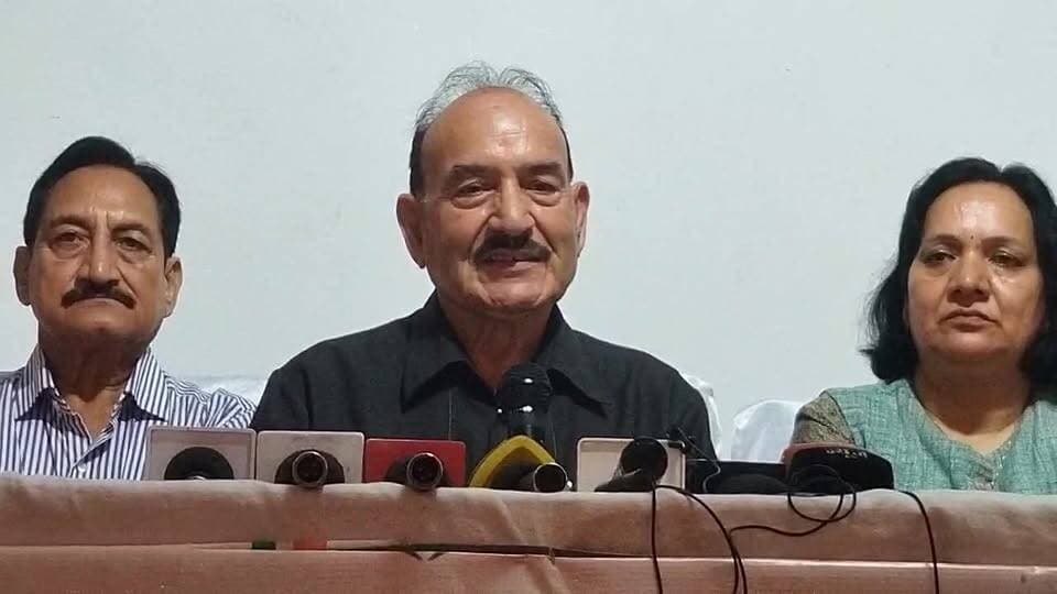 Live🛑कांग्रेस के वरिष्ठ नेता व पूर्व मंत्री कौल सिंह ठाकुर महत्वपूर्ण विषयों पर मण्डी में कर रहे पत्रकार वार्ता....