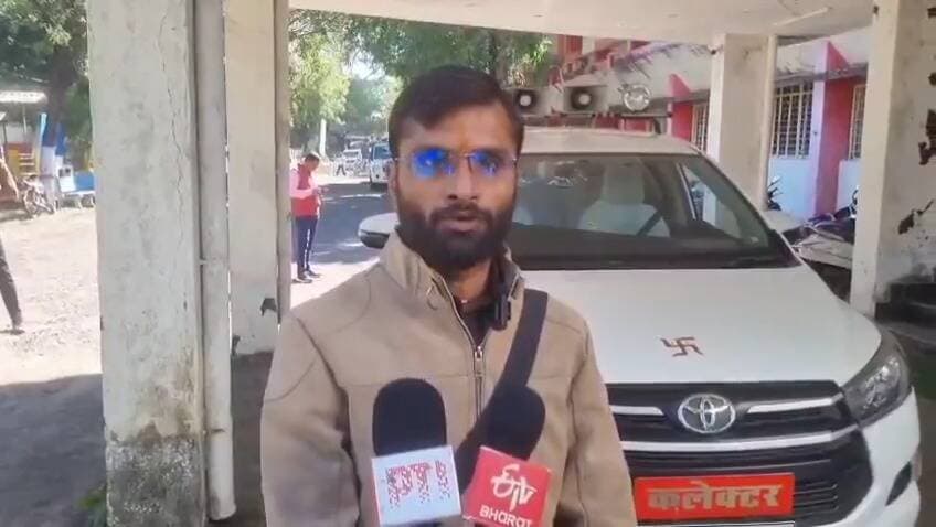 Raisen News: दलित परिवार के यहाँ बेटे ने किया भोजन तो समाज ने कर दिया पिता का बहिष्कार | MP News
#RaisenNews #mpnews #mpnewstoday