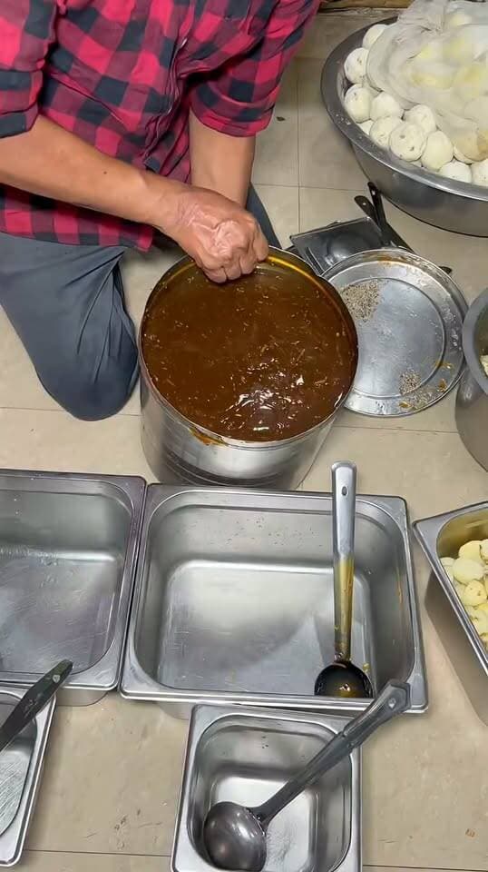 🔥 Hygienic Aloo Tikki Chaat for Just ₹40 😍 | Gopal Chaat Bhandar, Kanpur Street Food!
#AlooTikkiChaat #KanpurStreetFood #StreetFoodIndia #GopalChaatBhandar #AlooTikki #ChaatLovers