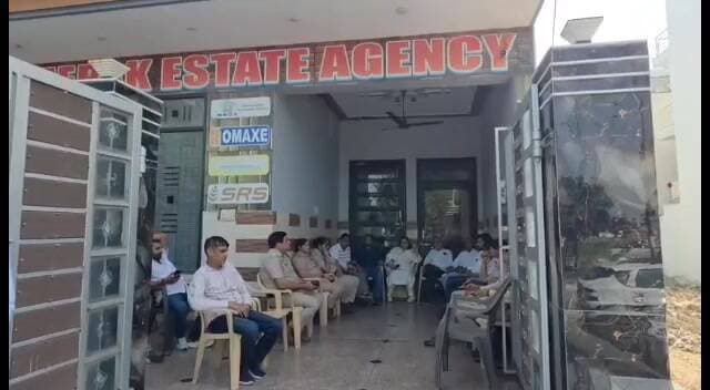 पलवल: कांग्रेस महिला जिला अध्यक्ष सविता चौधरी पर हाउस अरेस्ट, दिल्ली मार्च से पहले बड़ी कार्रवाई