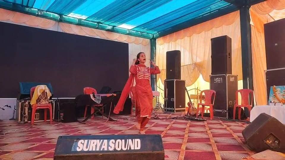 पलक का खूबसूरत डांस लाइव