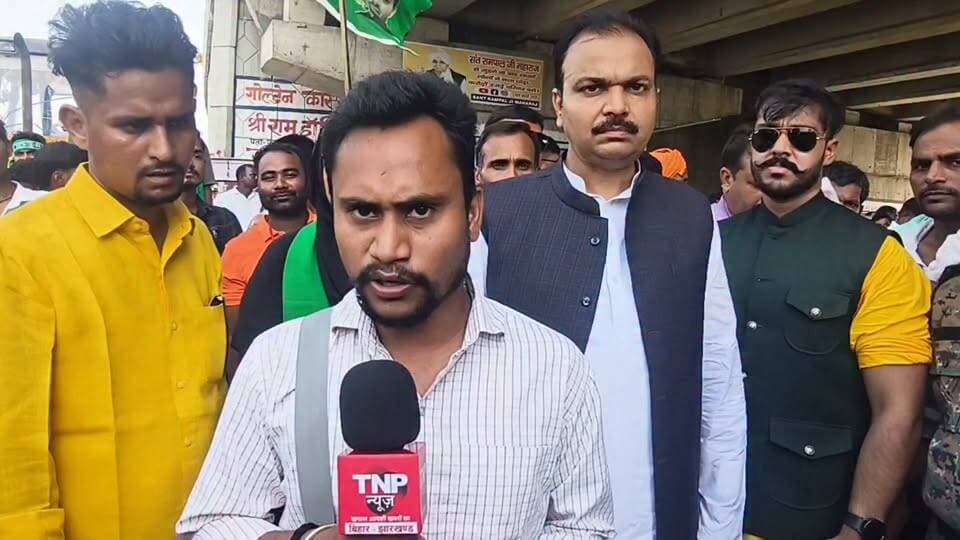 रफीगंज पुर्व विधायक अशोक कुमार सिंह के राजद के दामन थामने से कुछ क्षण पहले का खास Interview
#RafiganjNewsChannel #RafiganjNews #Aurangabad #RJD #AshokKumarSingh