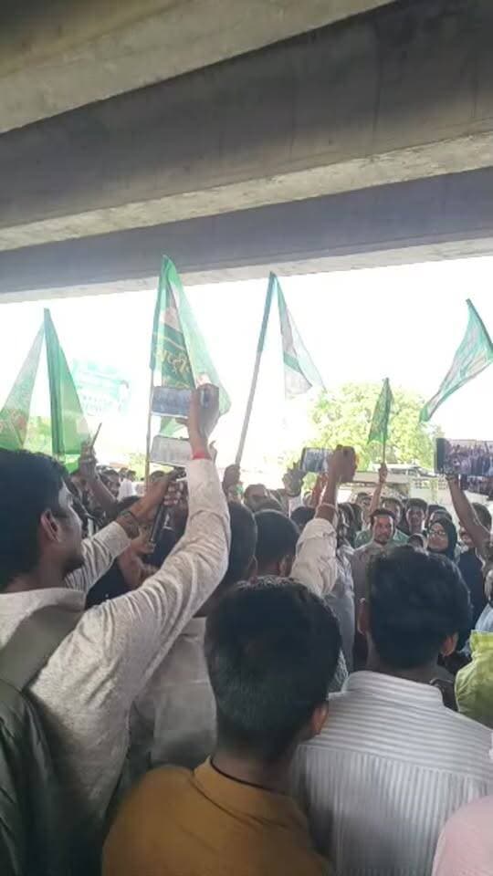 औरंगाबाद में तेजस्वी की आगमन के कुछ क्षण पहले की तस्वीरें