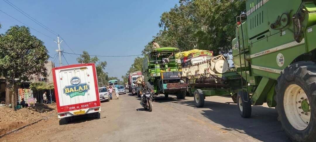 शामगढ़ थाने के मेलखेड़ा चौपाटी पर ग्रामीणों द्वारा बिजली समस्या को लेकर किया जा रहा है चक्का जाम