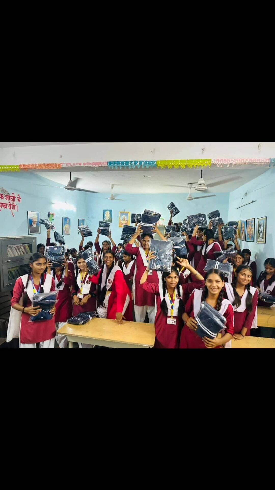 थांदला: एसडीएम भास्कर गाचले ने 50 छात्राओं को ट्रैक सूट देकर खुश किया थांदला में