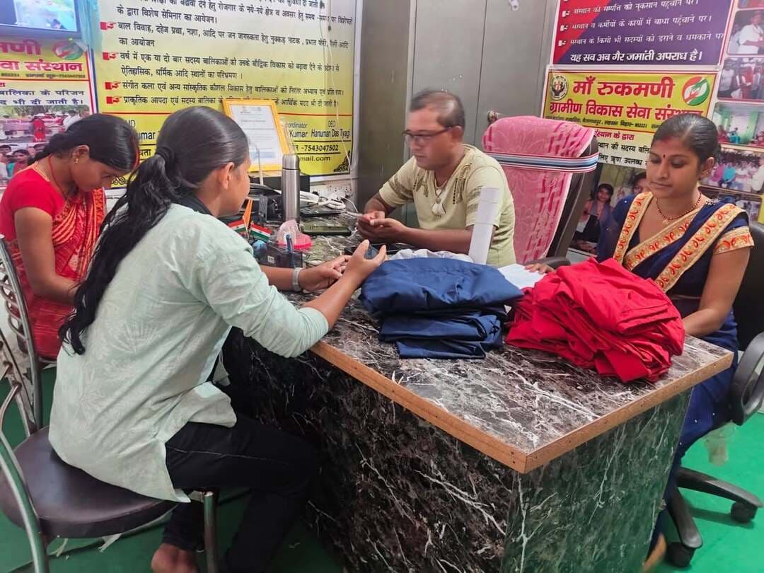 MRGVS संस्थान प्रधान कार्यालय- गम्हरिया,बैजनाथपुर, सहरसा में संचालित ग्रामीण प्राथमिक शिक्षा केंद्र के बच्चों के लिए ड्रेस बनकर तैयार हों रहा हैं..आप लोगों को संस्थान की कार्य कैसा लग रहा हैं काॅमेंट बांक्स में जरुर बताए..धन्यवाद