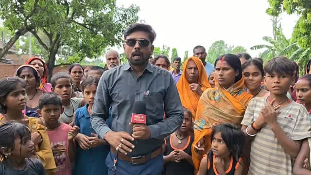 वैनी वार्ड 04 मे जल निकासी की समस्या को लेकर पीड़ित परिवार भूखे प्यासे बच्चों के साथ सड़क पर, स्थानीय जनप्रतिनिधि व जिला प्रशासन की आशा में खड़े #samastipur #bihar #viral #trendingreels #trendingnow