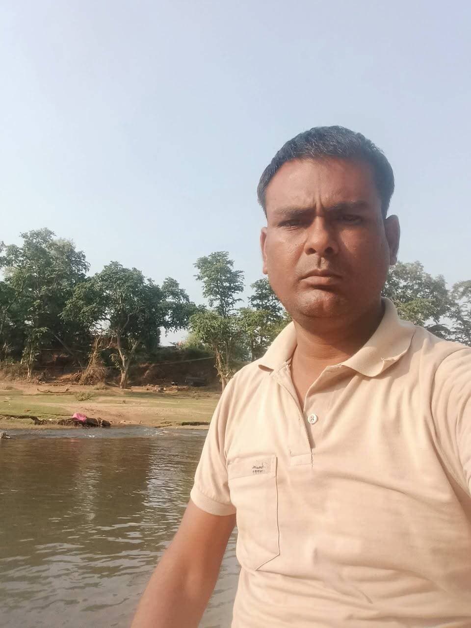 🙏🚩 जय श्री सीताराम 🚩🙏
आज पावन चित्रकूट धाम में माँ मंदाकिनी में स्नान के बाद जानकी कुंड के दर्शन करने का सौभाग्य प्राप्त हुआ। ❤️🙏
प्रभु श्रीराम और माता जानकी की तपोभूमि चित्रकूट में आकर मन को अद्भुत शांति और आत्मा को सुकून मिलता है। प्रभु की कृपा सदैव बनी रहे और जीवन भक्ति के मार्ग पर चलता रहे। 🙏🚩
जय श्री राम ❤️ जय माता जानकी 🙏 जय श्री कामतानाथ महाराज 🚩
#चित्रकूटधाम #जानकीकुंड #कामतानाथमहाराज #जयश्रीराम #जयमाताजानकी