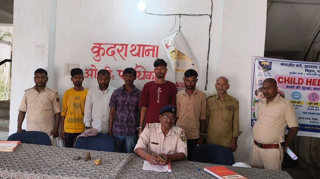 कुदरा पुलिस ने शराब सेवन के मामले में पांच लोगों को किया गिरफ्तार