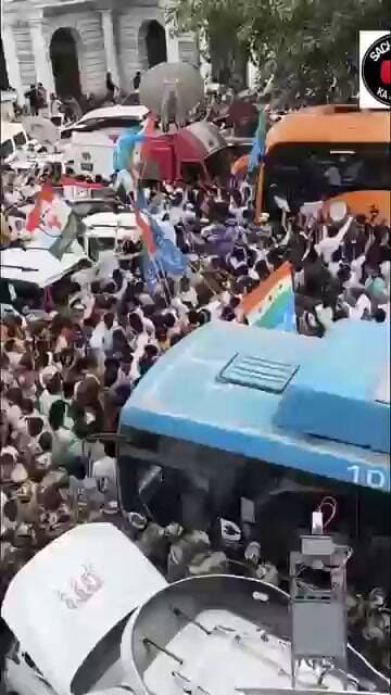 दिल्ली को भारत पाकिस्तान का बॉर्डर बना दिया है...अभी की तस्वीर..