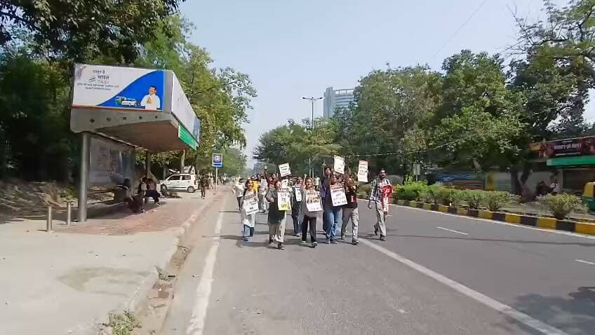 CJP के प्रदर्शन से जुड़ी ताजा खबर, दिन चढ़ने के साथ ही प्रदर्शन पकड़ने लगा जोर, भारी संख्या में जुटने लगे युवा।
#cjp #JantarMantar #BreakingNews #protest