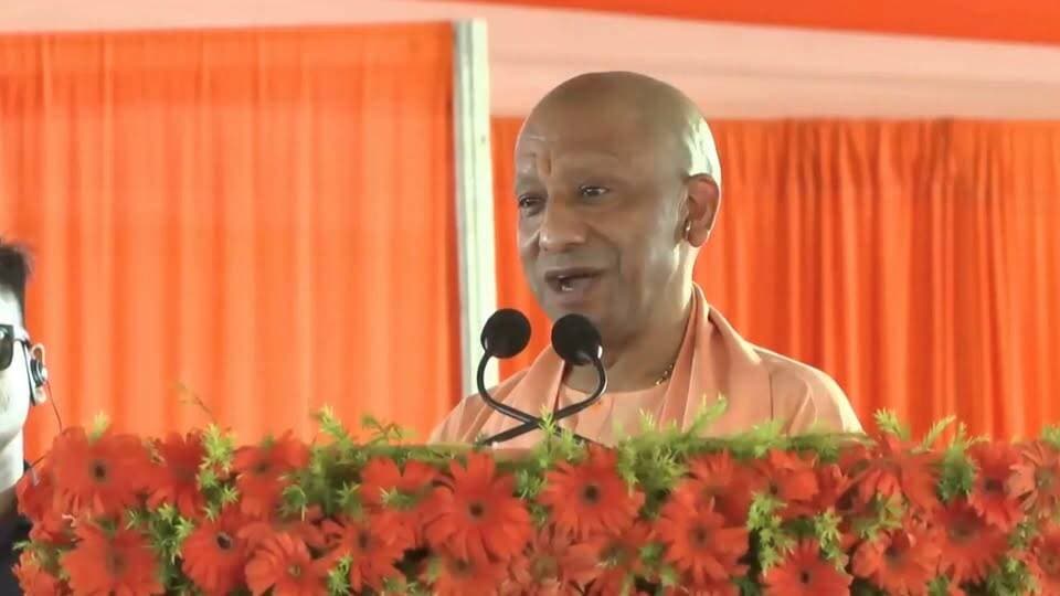 *मुख्यमंत्री योगी का अखिलेश यादव के बयान पर जवाब...*
*मैं आपको ऑफर करता हूँ आप भी अयोध्या से नामांकन करिये,मैं भी करता हूँ,चलिए एकबार किस्मत आजमा लिया जाए!*
*तय हो ही जाए...लड़ाई चेलों से क्यों, लड़ाई सामने होनी चाहिए*