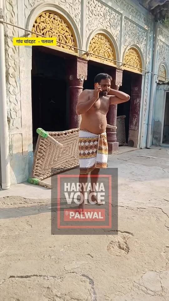 जाना तो हम भी जंतर मंतर चाहते थे, पर अपनों के मान-सम्मान के लिए घर पर ही रुक गए | Haryana Voice Palwal
.
.
.
जाना तो हम भी जंतर मंतर चाहते थे...
भीड़ कितनी आएगी, वहां का नज़ारा कैसा होगा, ये सब अपनी आँखों से देखना था।
मगर किसी अपने ने मना किया, तो हमने उनका मान-सम्मान रखना ज़्यादा ज़रूरी समझा और घर पर ही रहना उचित समझा।
कभी-कभी जाना ज़रूरी नहीं होता, रुक कर सम्मान निभाना भी बड़ी बात होती है।
आप क्या सोचते हो, क्या हमने सही किया? कमेंट में अपनी राय ज़रूर देना।

Haryana Voice Palwal - पलवल की आवाज़, हरियाणा की आवाज़
#JantarMantar #DelhiJantarMantar #HaryanaVoicePalwal #PalwalNews #HaryanaNews #ManSamman #Respect #EmotionalPost #DesiBaat #HaryanviVoice #GroundReport #PublicOpinion #ViralPost