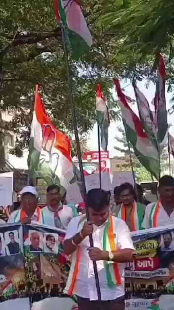 સંજેલીમાં કોંગ્રેસની વિરોધ રેલી ચૂંટણી કમિશનરના રાજીનામાની માંગ, નળ સે જળ યોજનામાં તપાસની માગ..