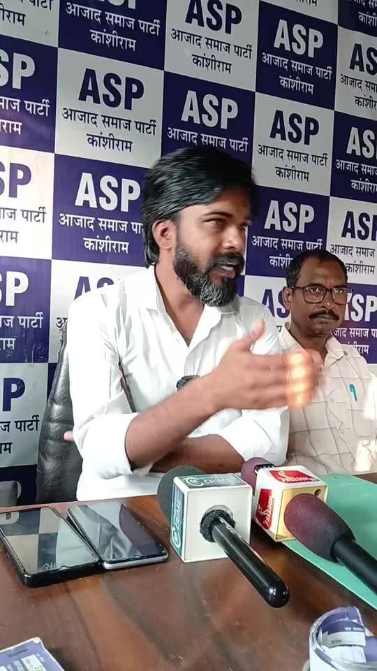 #आसपा नेता #सत्येंद्र_कुमार की #प्रेस_वार्ता
#खटीमा में #करोड़ों रुपए से बनी #आधुनिक_गौशाला पर #उठाए_सवाल सितारगंज और शक्तिफार्म आदि क्षेत्रों से पशुओं को गौशाला भेजने की मांग।
जल्द कार्रवाई न होने पर उप जिलाधिकारी कार्यालय में होगी तालाबंदी।
