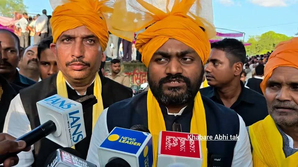 सरवा विराट कुश्ती दंगल प्रतियोगिता में पहुंचे पूर्व राज्य मंत्री डॉ. अरविंद राजभर
#खबरेंअभीतक #KhabareAbhiTak #सरवा #कुश्तीदंगल #अरविंदराजभर