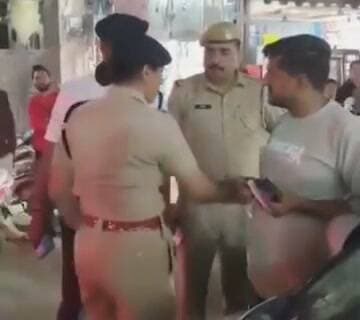 #traffic सी,ओ ने वकील को मारा थप्पड़। वकील को थप्पड़ मारने से गुस्साए वकीलों ने किया रोड जाम । #जाम #रोड #fyp #fypage #fypviralシ #fypviralシfypviralシhashtagfbreels #fypageシforyoupageシ #fypviralシ゚iralシ゚slシ゚