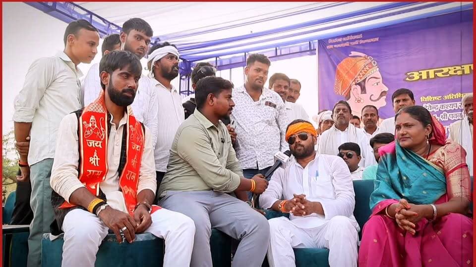 क्या इस बार उत्तर प्रदेश की राजनीति में होगा कुछ परिवर्तन क्या इस बार चौहान समाज अपना नेता ढूंढ लिया है देखिए हमारे खास रिपोर्ट जब हमने एक जन सैलाब में जन जनवादी पार्टी के राष्ट्रीय महासचिव पवन चौहान से बात किया तो क्या कुछ कहे...