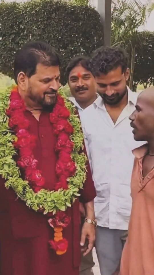 जब बृजभूषण सिंह से व्यक्ति ने कहा "सपने मां देखा रहा आप कय चुनाव चिन्ह आइगा"