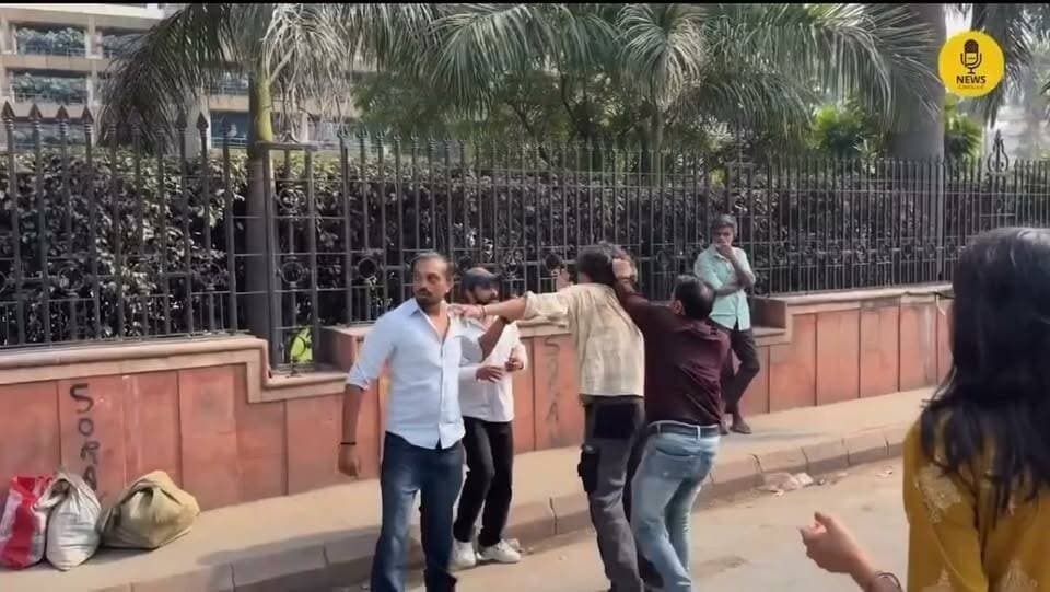 इस वीडियो को ज़्यादा से ज़्यादा शेयर करें। दिल्ली की जंतर मंतर की वीडियो