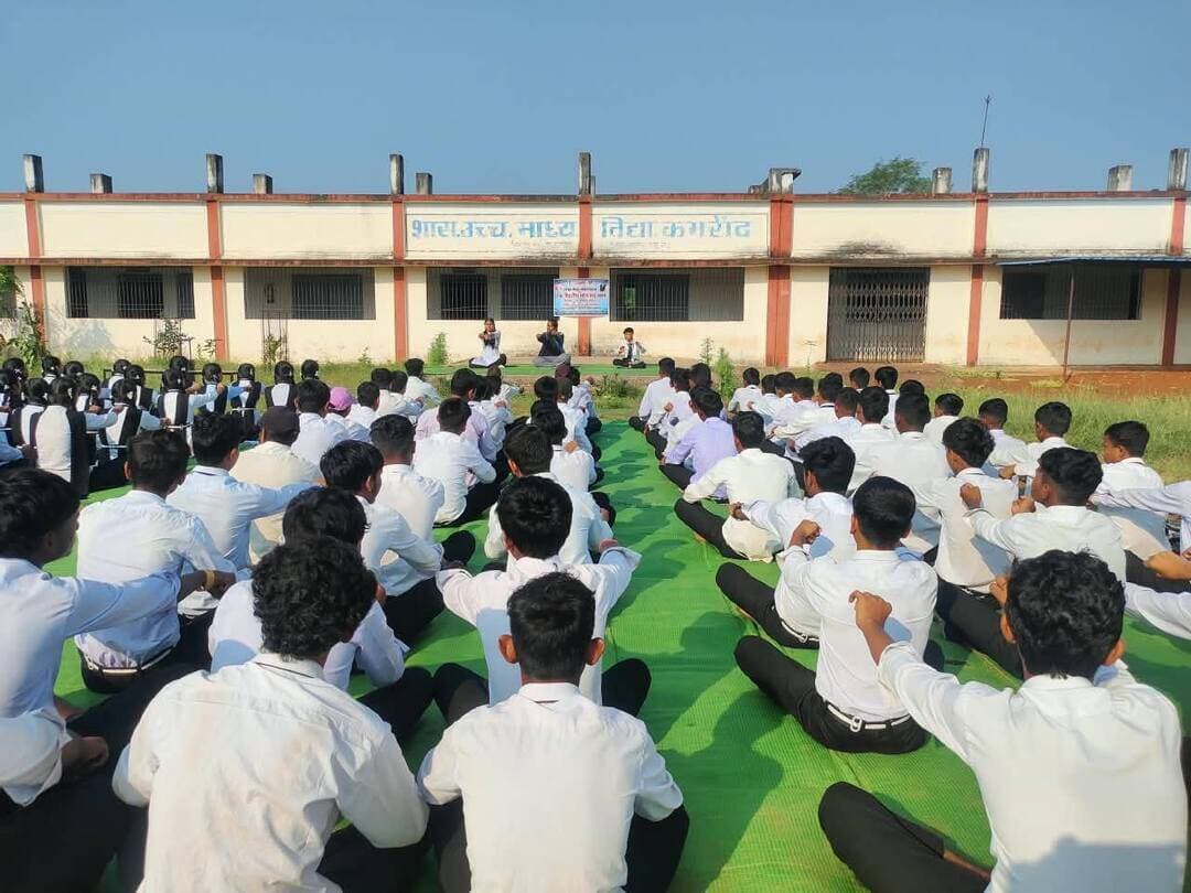 सेवा संकल्प अभियान 2026' के तहत जिला प्रशासन और आयुष विभाग की एक अनूठी पहल!
दिनांक 08 अक्टूबर से 13 अक्टूबर 2026 तक, जिला बालोद के समस्त आयुष्मान आरोग्य मन्दिर में एक दिवसीय 'योग एवं ध्यान सत्र' का भव्य आयोजन किया जा रहा है।
इस विशेष अभियान का हिस्सा बनें और योग व ध्यान के माध्यम से अपने शारीरिक व मानसिक स्वास्थ्य को नई ऊर्जा दें। आइए, मिलकर स्वस्थ और सशक्त बालोद का संकल्प लें! 💪
"योग भगाए रोग, ध्यान बढ़ाए आत्मबल।" 🌿
#सेवा_संकल्प_अभियान
#SewaSankalpAbhiyan2026 #AyushBalod #YogaAndMeditation #HealthyChhattisgarh