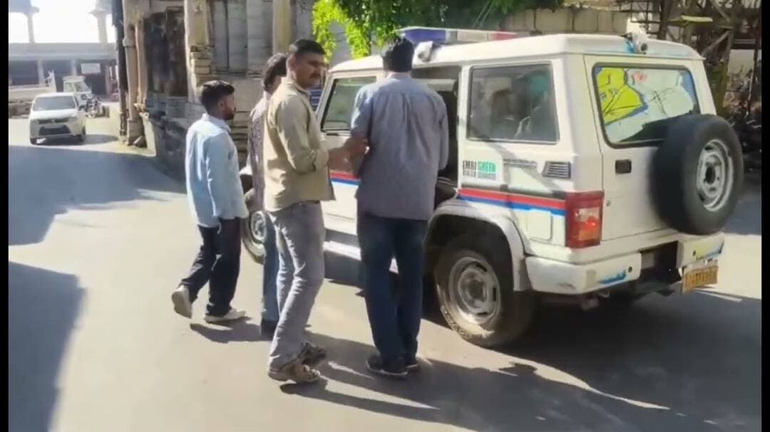 चित्तौड़गढ़ दुर्ग पर पर्यटकों को परेशान करने वाले 6 लपके गिरफ्तार। #news #chittorgarh #newstoday