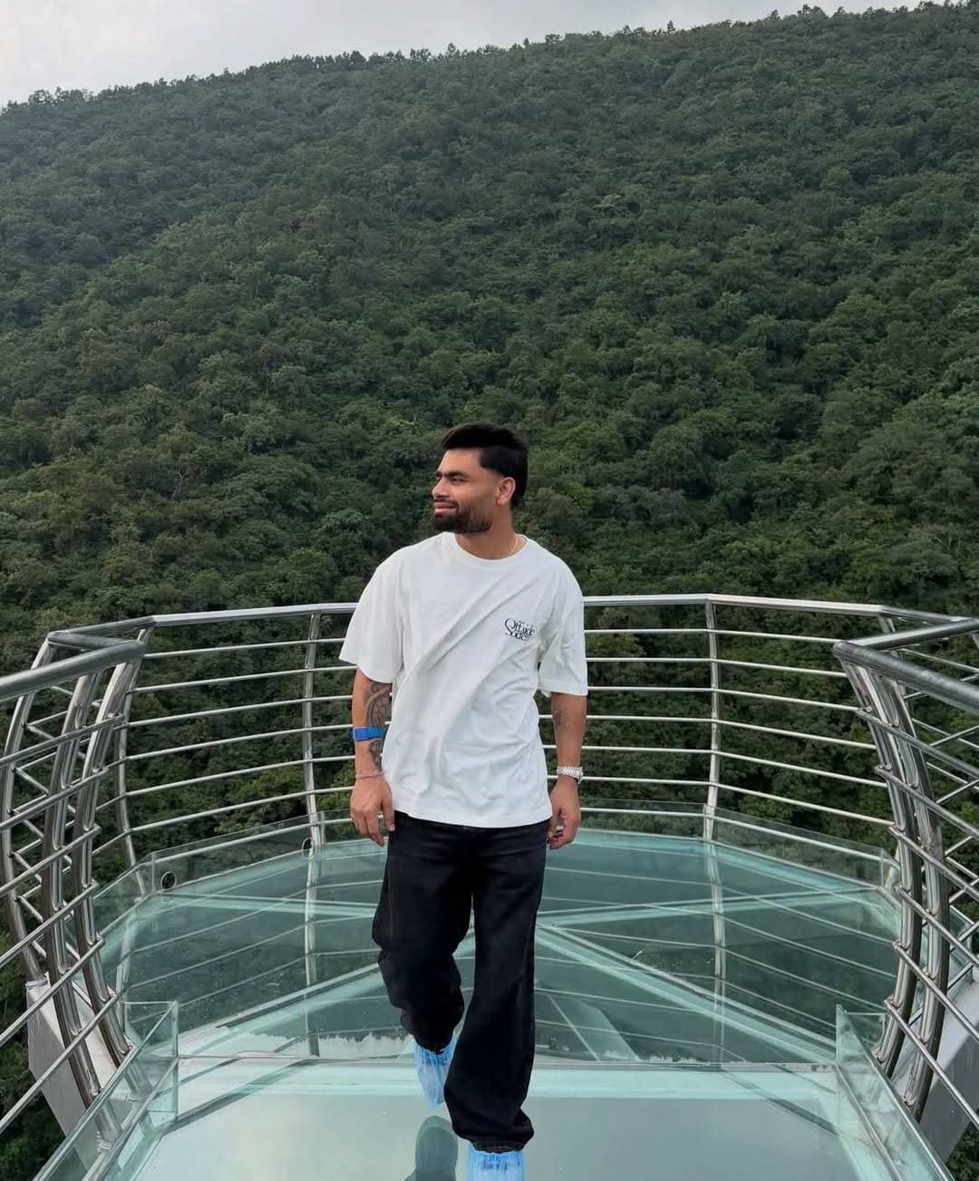 रिंकू सिंह पहुंचे राजगीर जू सफारी और ग्लास ब्रिज,प्राकृतिक खूबसूरती देख हुए रोमांचित
https://bareillylive.in/india-news/rinkusingh-rajgir-zoo-safari-glass-bridge-visit/
#RinkuSingh #Rajgir #ZooSafari #NatureSafari #GlassBridge #Nalanda #BiharTourism #RajgirNews #BiharNews #NalandaNews #IndianCricket #RinkuSinghFans