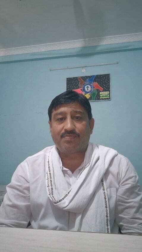 हरदा जिला कलेक्टर महोदय और कृषि विभाग के डी डी ए साहब जवाब दीजिए जिले में डीएपी का स्टॉक होने के बावजूद-
.ई विकास पोर्टल पर स्टॉक क्यों नहीं डाला जा रहा है?
.रिटेलर के नाम डिस्प्ले क्यों नहीं हो रहे है?
.क्या आप डीएपी की कालाबाजरी को बढ़ावा देना चाहते है ?
