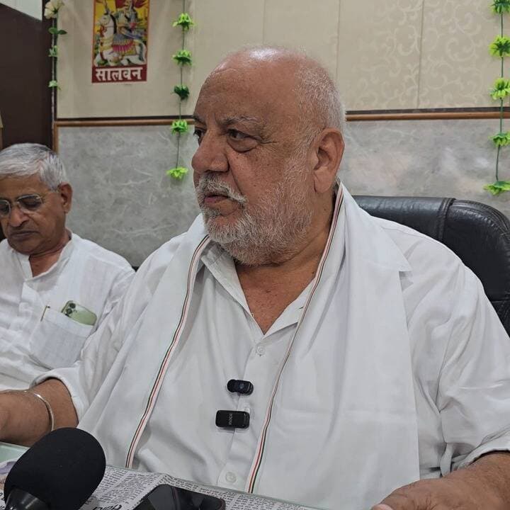 किसान परेशान, धरने प्रदर्शन करने को मजबूर फिर भी नहीं...... See More
#shamshergogi #ExMLA #assandh #farmers #protest