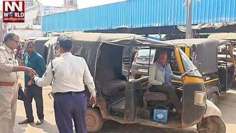 रीवा में ऑटो चालकों पर यातायात पुलिस की कार्रवाई, बिना परमिट ऑटो के काटे चालान
#RewaNews #TrafficPolice #RoadSafety #AutoRickshaw #TrafficRules
#रीवान्यूज #यातायातपुलिस #सड़कसुरक्षा #ऑटोपर्मिट #यातायातनियम
रीवा यातायात पुलिस, डीएसपी सत्य प्रकाश मिश्रा, ऑटो परमिट चेकिंग, बिना परमिट ऑटो, चालानी कार्रवाई, सड़क सुरक्षा अभियान, यातायात नियम
Rewa Traffic Police, DSP Satya Prakash Mishra, Auto Permit Checking, Unauthorised Auto, Traffic Challan, Road Safety Campaign, Traffic Rules