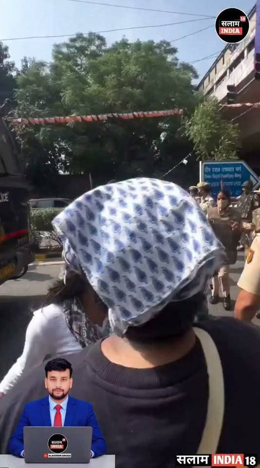 जंतर मंतर पर प्रोटेस्ट के दौरान लाखों युवाओं की उमड़ी भीड़ सभी को पुलिस ने किया डिटेन फिर भी नहीं मान रहे युवा!