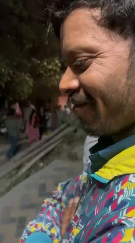 कुल्लू के शिशामाटी में दर्दनाक हादसा, बस की चपेट में आने से व्यक्ति की मौके पर मौत। पुलिस जांच में जुटी।
#KulluNews #HimachalNews #RoadAccident #STVNews