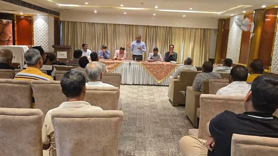 BIG BREAKING:: त्योहारी सीजन से पहले खाद्य सुरक्षा विभाग अलर्ट, रुड़की में व्यापारियों को कुट्टू के आटे और खाद्य मानकों के नियमों की दी जानकारी - Bahadrabad News
=================
_*पूरी ख़बर पढ़ने के लिए नीचे दी गई ब्लू लाइन पर क्लिक करें।*_
👇👇
https://bahadrabadnews.com/big-breaking-before-the-festive-season-food-safety-department-alert/
*"बहादराबाद न्यूज़/ की खबरे व्हाट्सएप पर पाने के 👇लिए ग्रुप से जुड़े.. क्लिक करे!*
https://chat.whatsapp.com/JRJhdKtAfvYEyJxTAHmU0W
=================
_*News by -SHAJAD ALI*_