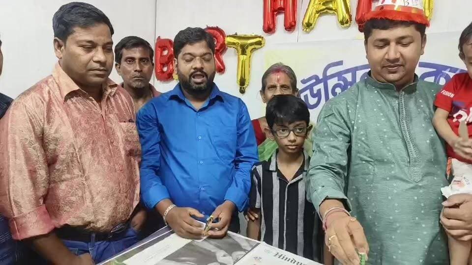 শুভ মহালয়ার শুভ লগ্নে ১৪ নম্বর ওয়ার্ডবাসীর কার্যালয় সহ কাউন্সিলর প্রতিনিধি বিক্রম দাসের জন্মদিন পালন