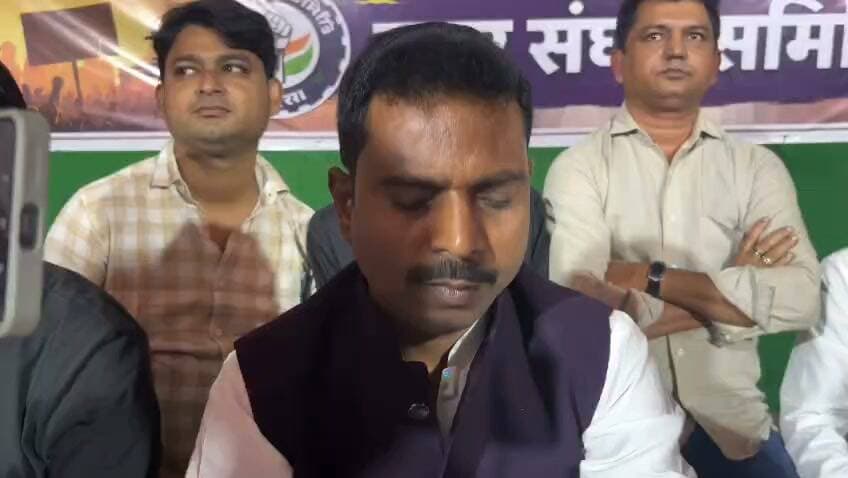 अररिया नगर संघर्ष समिति के धरना स्थल पहुंचे विधायक मनोज विश्वास, बोले—डीएम साहब ने कहा है, मामले को तुरंत दिखवाते हैं; समाधान नहीं हुआ तो सड़क से सदन तक उठेगी आवाज़